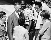 Chancellor Aldrich chats with students in Gateway Plaza, September 1966.